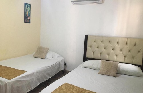 El Bosque House | Budget-Friendly Hotel Mar Azul Cartagena with Hot Tub Access
