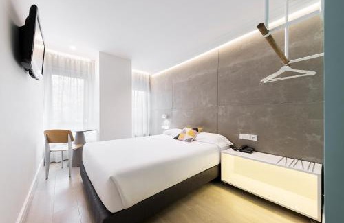La Coruna Hotel | Discover Comfort at Hotel Mar del Plata with Pet-Friendly Amenities