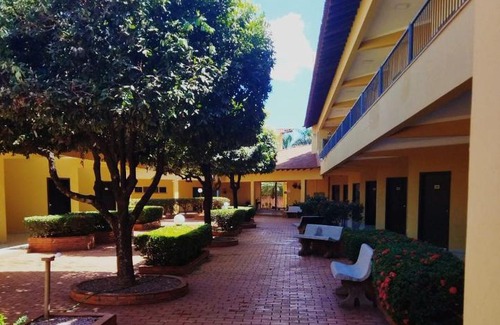 Rondonopolis Hotel | Discover Hotel Marathi Park: Family-Friendly with Pool Access