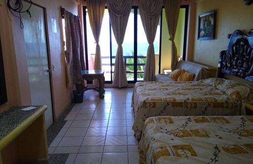 Ixtapa - Zihuatanejo Hotel | Relax at Hotel Marbella Playa Larga with Pool & Spa