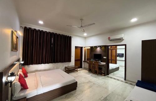 Rakabganj Hotel | Discover Hotel Marc Royal: Family-Friendly with Pool Access
