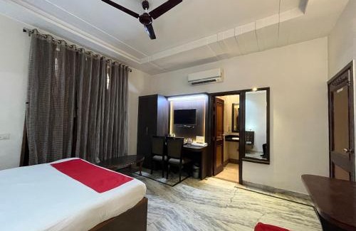 Rakabganj Hotel | Discover Hotel Marc Royal: Family-Friendly with Pool Access