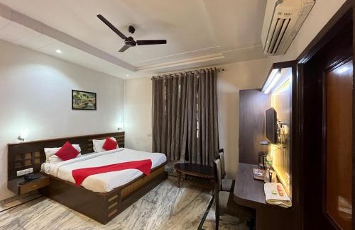 Rakabganj Hotel | Discover Hotel Marc Royal: Family-Friendly with Pool Access