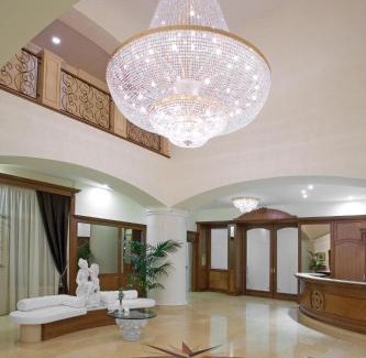 Funo Hotel | Relax at Hotel Marconi: 4-Star Comfort with Hot Tub Access