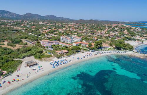 Pittulongu Hotel | Relax at Hotel Mare Blue: Pet-Friendly Oceanfront Escape