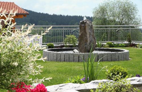 Elisabethszell Hotel | Discover Hotel Mariandl - Singender Wirt with Pool & Spa