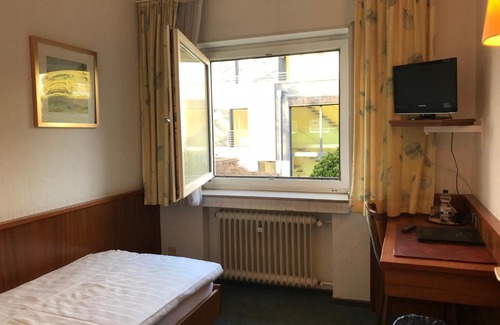 Gnadental Hotel | Budget-Friendly Hotel Marienhof Düsseldorf Neuss for Families