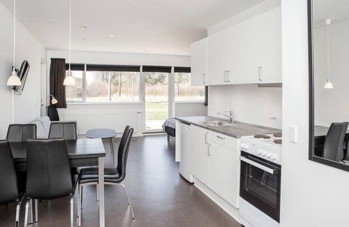 Grena Strand Apartment | Discover Hotel Marina Apartments: Oceanfront with Pool & Spa