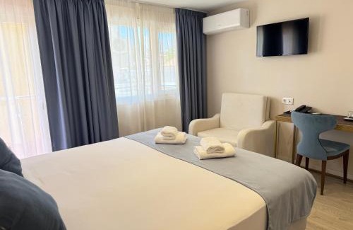 Benalmadena Costa Hotel | Budget-Friendly Hotel Marina: Breakfast and Family Amenities