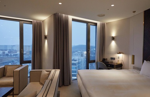 Gimpo Hotel | Experience Comfort at Hotel Marinabay Seoul Ara with Pool