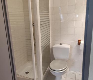 Roullet-Saint-Estephe Hotel | Pet-Friendly Hôtel Marjolaine with Breakfast & Accessibility
