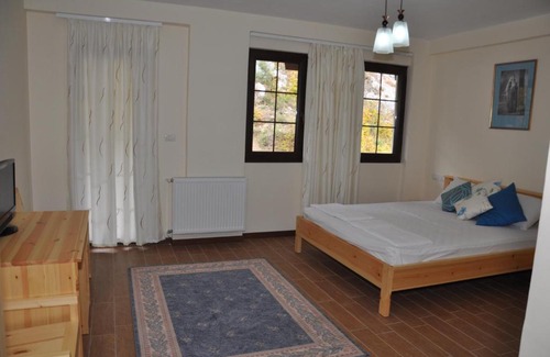Sakës Hotel | Pet-Friendly Hotel Marub: Rated 9/10 by Guests