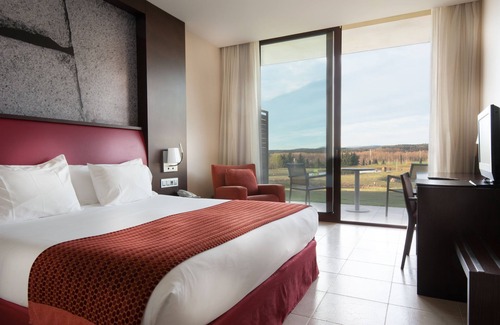 Santa Coloma de Farners Hotel | Stay at Hotel Mas Solà: 4-Star Retreat with Spa & Pool