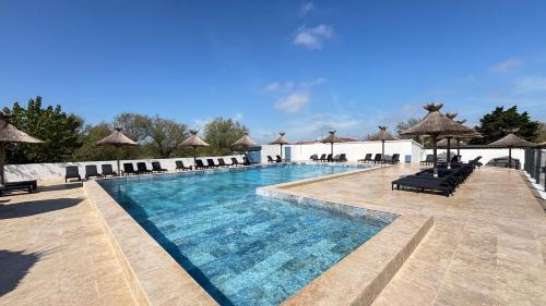 Saintes-Maries-de-la-Mer Hotel | Relaxing Getaway at Hotel Mas des Lys with Ocean Views