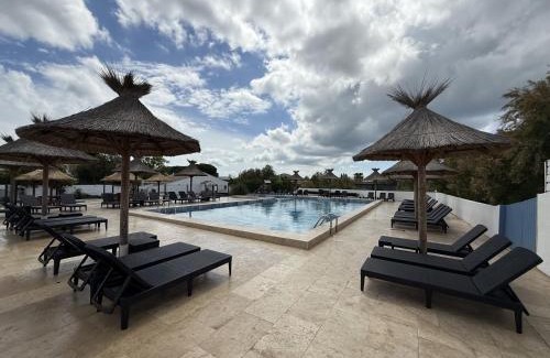 Saintes-Maries-de-la-Mer Hotel | Relaxing Getaway at Hotel Mas des Lys with Ocean Views