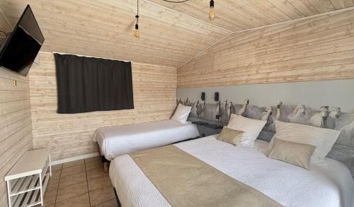 Saintes-Maries-de-la-Mer Hotel | Relaxing Getaway at Hotel Mas des Lys with Ocean Views