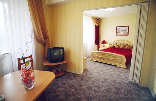 Petrozavodsk Hotel | Budget-Friendly Hotel Maski with Breakfast Included