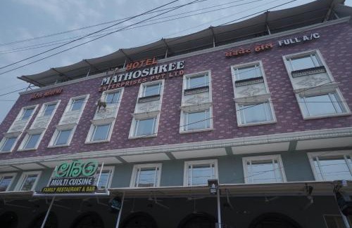 Dombivli East Hotel | Budget-Friendly Retreat at Hotel Mathoshree with Breakfast