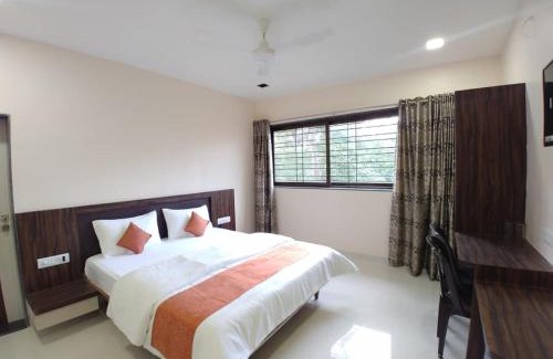 Rao Colony Hotel | Convenient Hotel Matruchhaya - Steps from Lonavala Market