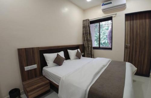 Rao Colony Hotel | Convenient Hotel Matruchhaya - Steps from Lonavala Market