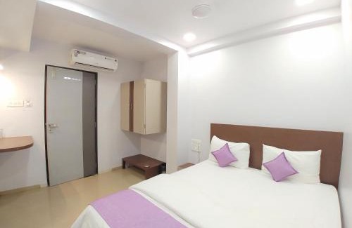 Rao Colony Hotel | Convenient Hotel Matruchhaya - Steps from Lonavala Market