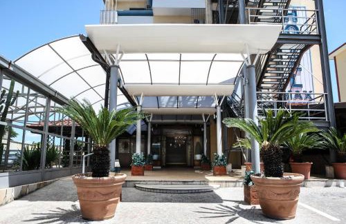 Aversa Hotel | Pet-Friendly Comfort at Hotel Max with Delicious Breakfast