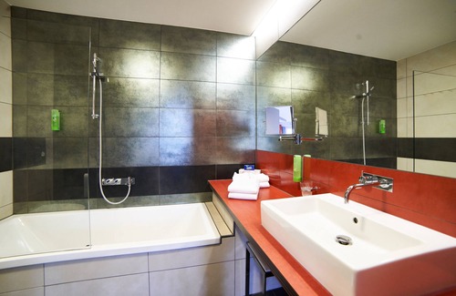 Wels Hotel | Discover Hotel Maxlhaid: 4-Star Stay with Spa & Dining