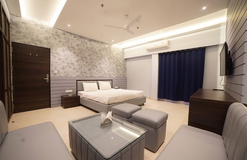 Rajnandgaon Hotel | Budget-Friendly Stay at Hotel Mayur with Breakfast Included