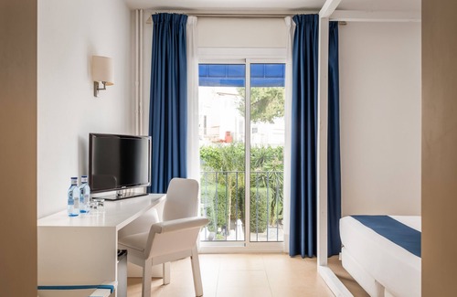 Sitges Town Center Hotel | Discover Comfort at Hotel Medium Sitges Park with Pool & Spa