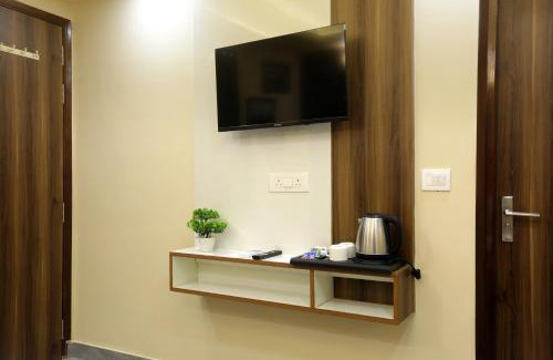 Sector 62 Bed & Breakfast | Discover Hotel Mehak Palace - Relaxing Retreat in Noida