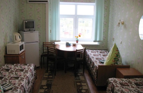 Yaroslavl Hotel | Pet-Friendly Hotel Meliorator with Hot Tub & 8/10 Rating