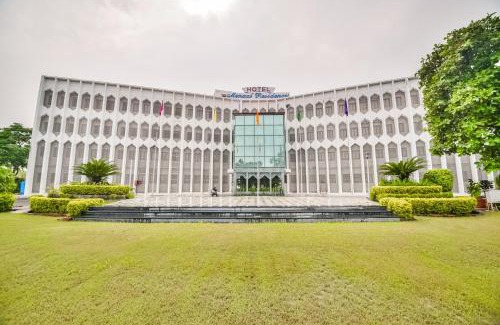 Kota Hotel | Explore Comfort at Hotel Menaal Residency with Pool & Breakfast