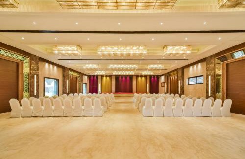 Kota Hotel | Explore Comfort at Hotel Menaal Residency with Pool & Breakfast