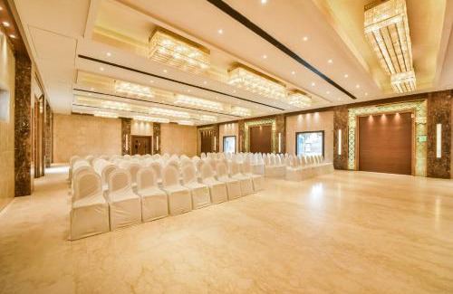Kota Hotel | Explore Comfort at Hotel Menaal Residency with Pool & Breakfast
