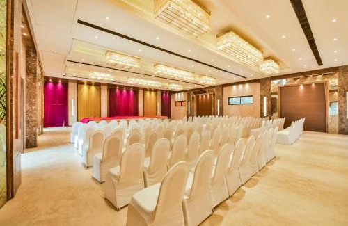 Kota Hotel | Explore Comfort at Hotel Menaal Residency with Pool & Breakfast
