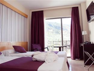 Dona Mencia Hotel | Relaxing Stay at Hotel Mencia Subbética with Ocean View