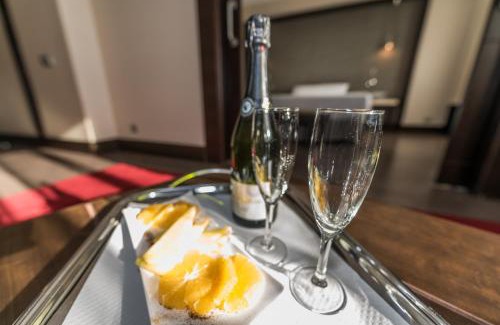 Villa de Vallecas Hotel | Inviting Hotel Mercader: Pet Friendly & Family Amenities