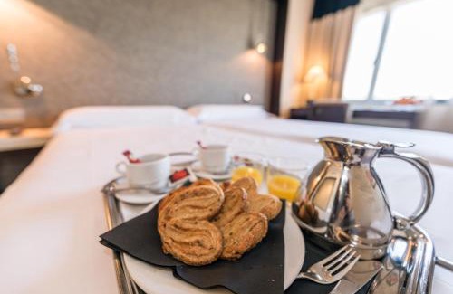 Villa de Vallecas Hotel | Inviting Hotel Mercader: Pet Friendly & Family Amenities