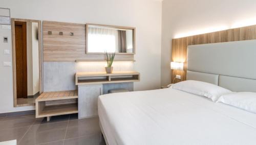 Termoli Hotel | Beachfront Bliss at Hotel Meridiano with Scenic Ocean Views