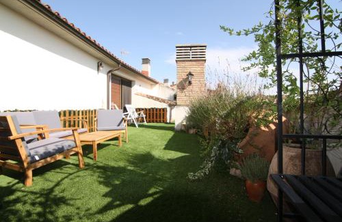 Olite Hotel | Hotel Merindad de Olite: Family-Friendly Stay with Dining