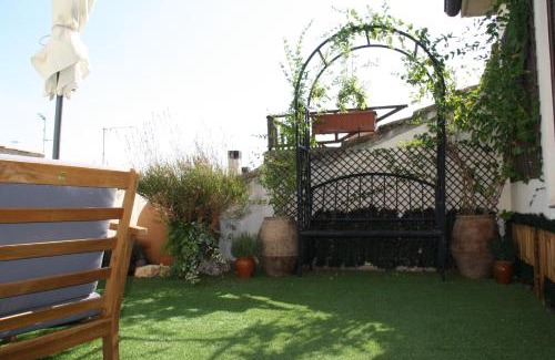 Olite Hotel | Hotel Merindad de Olite: Family-Friendly Stay with Dining