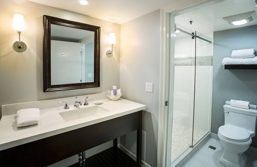 Avalon Hotel | Experience Comfort at Hotel Metropole with Ocean Views