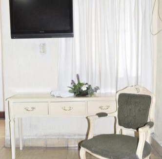 Irapuato Hotel | Budget-Friendly Stay at Hotel Metropolitan I for Families