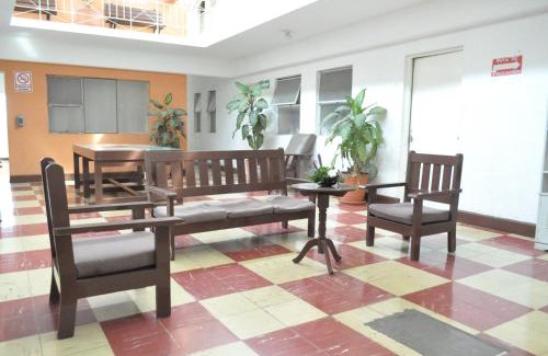 Irapuato Hotel | Budget-Friendly Stay at Hotel Metropolitan I for Families