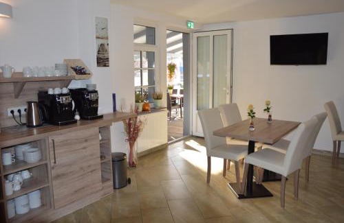Waldshut-Tiengen Bed & Breakfast | Discover Hotel Mezzero: Pet-Friendly with High Guest Ratings