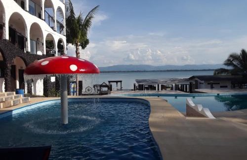 San Felipe de Lara Hotel | Relax at Hotel Mi Paraíso Río Dulce with Oceanfront Views