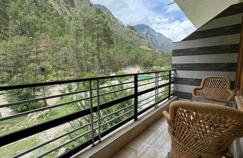 Kasol Hotel | Riverside Retreat: Hotel Mid Orchard Kasol Awaits You