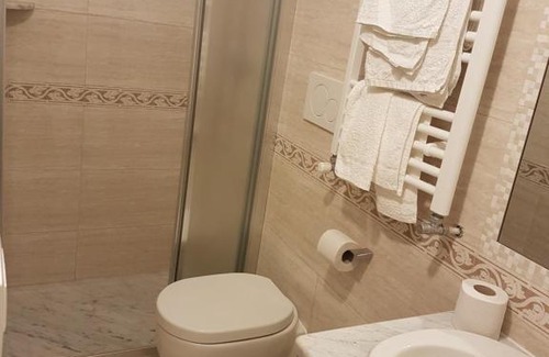 Alassio Hotel | Budget-Friendly Hotel Mignon with Pet-Friendly Amenities