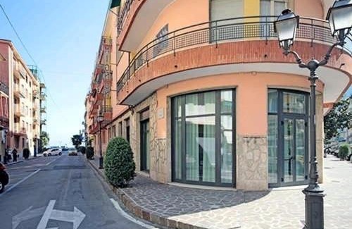 Alassio Hotel | Budget-Friendly Hotel Mignon with Pet-Friendly Amenities