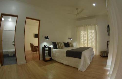 La Paz Hotel | Pet-Friendly Hotel Milton: Guest Rated 9/10 with Breakfast